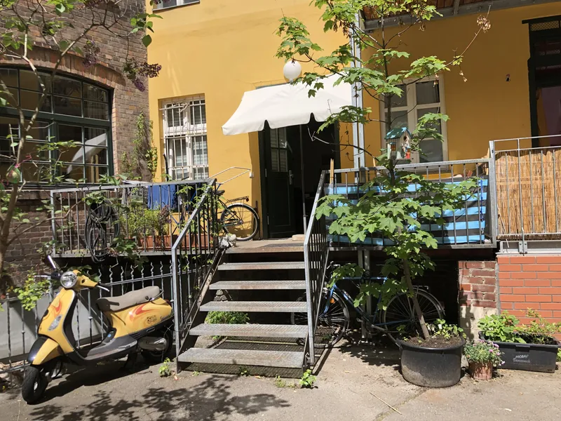Miniloft über zwei Ebenen im Fabrikaltbau — mit großer Terrasse, Moabit — photo 1